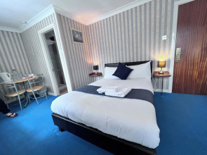 All Seasons Gatwick Guest House