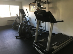 Econo Lodge Inn & Suites Central