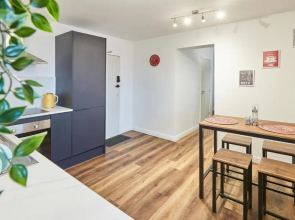 Host Stay Mander Retreat