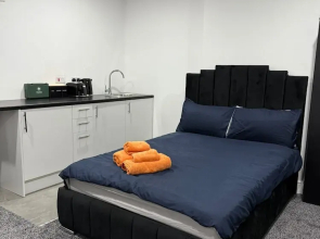 Studio - Sleeps 2 - Parking - Wifi