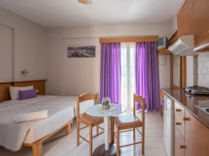 Danelis Studios and Apartments