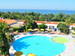 Marina Club Hotel