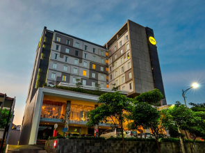 YELLO Hotel Jemursari Surabaya