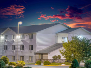 Super 8 by Wyndham Altoona