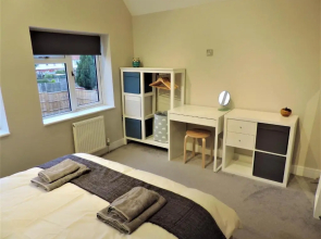 3 Bed Farnborough Air Accommodation