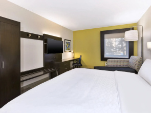 Holiday Inn Express Detroit-Warren by IHG
