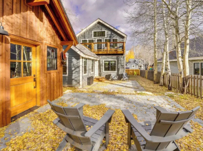 Inviting & Renovated Home in Crested Butte!