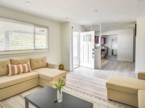 Pet-friendly Norfolk Retreat ~ 7 Mi to Beach!