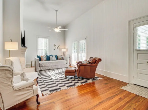 Charming Georgia Cottage ~ 19 Mi to Statesboro!