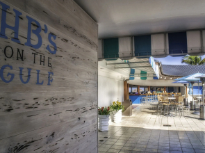Naples Beach Club, A Four Seasons Resort