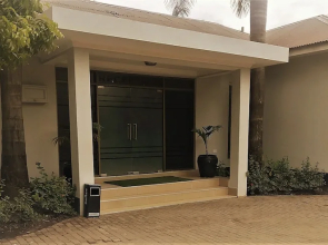 Triniti Airport Hotel