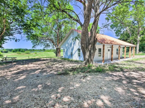 Peekaboo Water Views: Lake O' the Cherokees Cabin