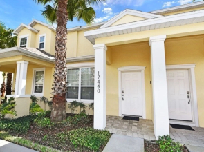 Beautiful 3-bed Villa 10 Minutes From Disney-17440 Serenity Resort 3 Bedroom Townhouse by RedAwning