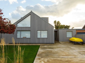 Insta-worthy 4br Designer House 5 min to the Beach