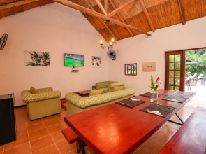 2 bed Apartment With Pool - 2126