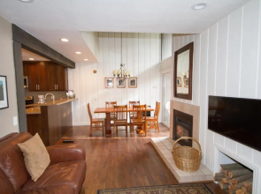 Mammoth Ski & Racquet Club #38 - Pet Okay