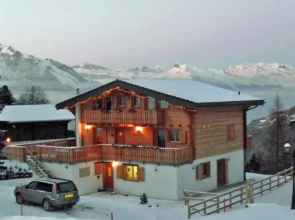 Luxury Chalet with Hot Tub in La Tzoumaz