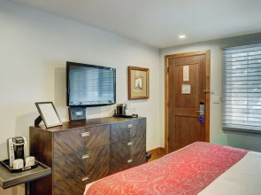 The Lodge at Vail 2 BR Condo in the Heart of Vail by RedAwning