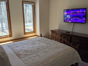 Mountain Memories by Avantstay Hot Tub Enclosed Deck, Large Yard w/ Fire Pit