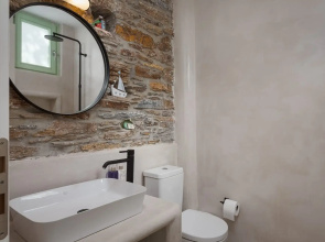 Porto Sereno Andros Suites