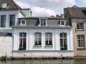 Van Cleef Guesthouse
