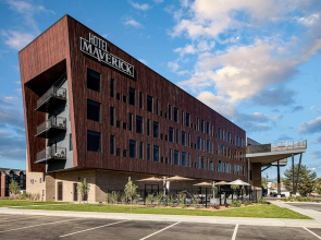 Hotel Maverick
