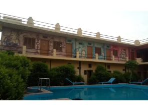 Lake View Stay with In-house Swimming pool