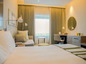 Отель Holiday Inn & Suites Dubai Festival City an IHG