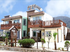 Namhae Sea and Blue Pension (four seasons hot water pool)