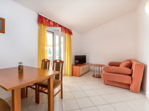 Pool Apartment Suzi 12