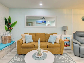 Cozy Myrtle Beach Getaway: 1 Block to Ocean!