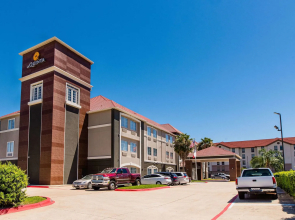 Platinum Inn & Suites Webster