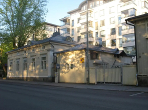 Uniikki talo kirjastosilta - Unique house at centre