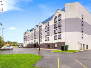 La Quinta Inn Milwaukee Northwest