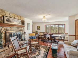 Warm And Cozy Cabin In Lake Lure, Nestled In Hardwood Trees, Peaceful Home- Wifi 3 Bedroom Home by Sunscape Property Management