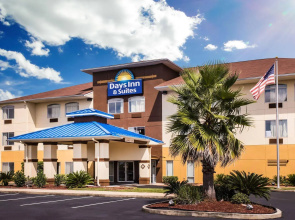 Days Inn And Suites Foley