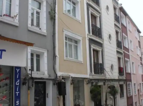 Step Apartments