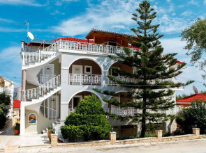 Amoudi Studios Apartments Hotel