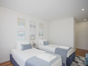 Liiiving -Luxury River View Apartment IX