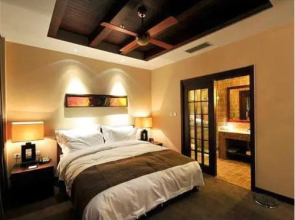 Rongchen International Holiday Hotel