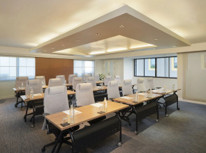 Отель PARKROYAL Suites Bangkok