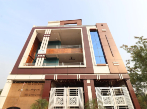 OYO 28244 Hotel Sammy Grand