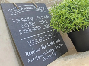 The Barwoods - Modern Spacious Home in Chester - Parking