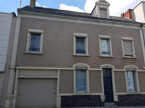 Studio privatisé avec terrasse dans maison de charme angevine