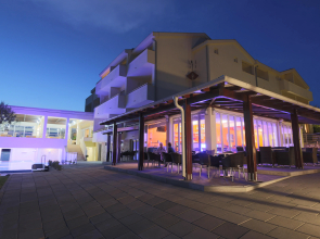 Hotel and Apartments Vila 4m