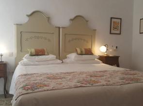 Los Canaritos Guest-House