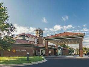 La Quinta Inn & Suites by Wyndham Alexandria Airport