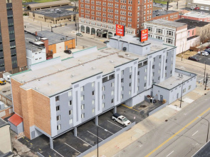 Econo Lodge Inn & Suites Waterloo Downtown