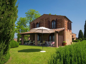 Romantic House in Tuscany With Pool Views