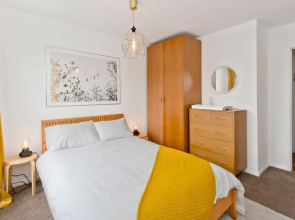 Arty 2 Bedroom Flat By Leith Shore